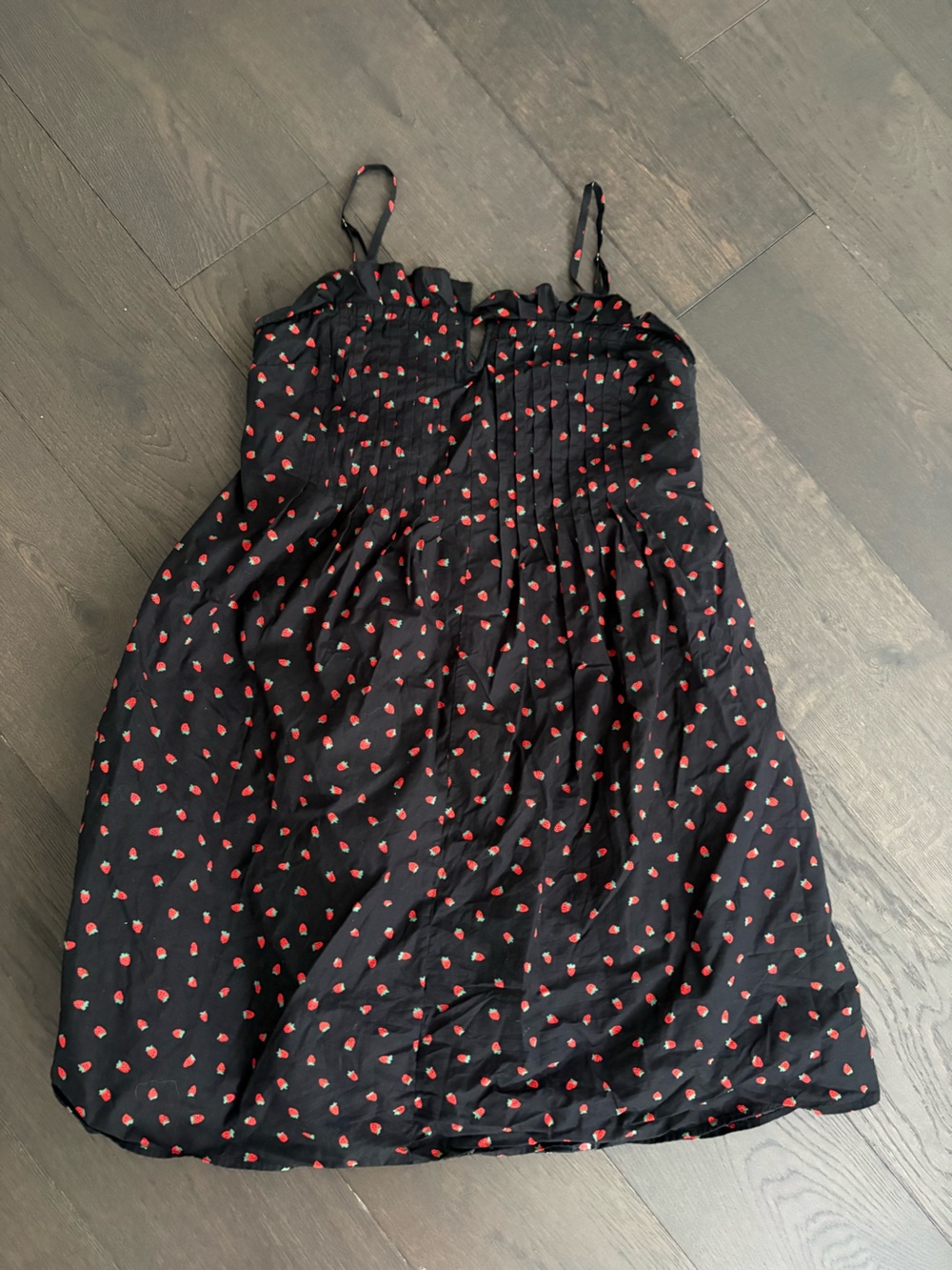 Madewell Pintuck Cami Dress in Fresh Strawberries - Picture 2 of 3